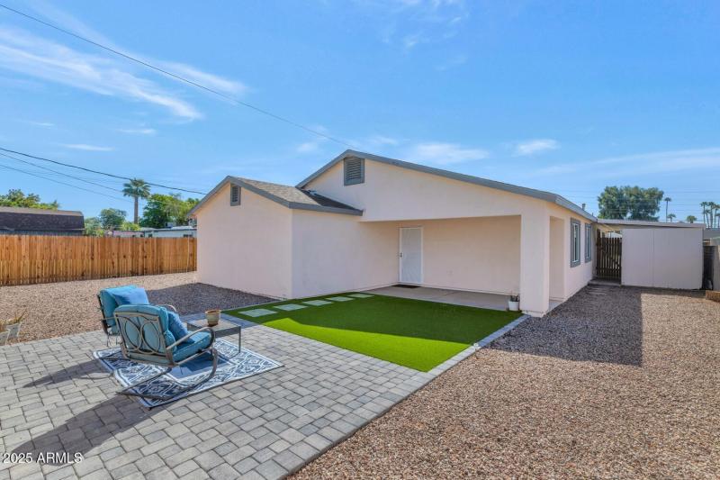 2726 E Fairmount Ave