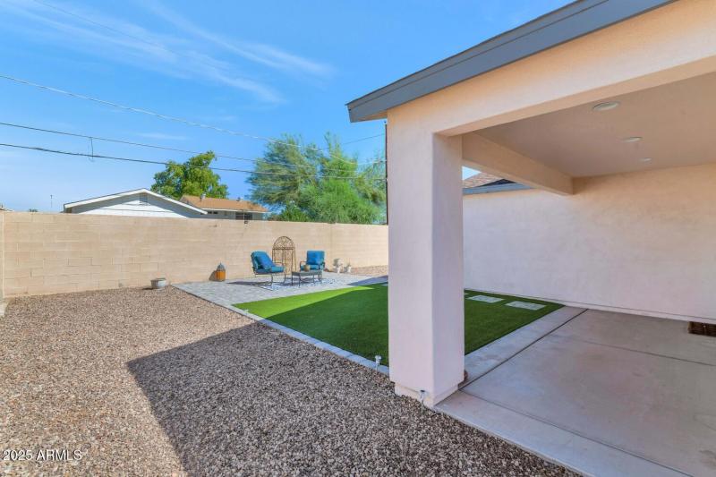 2726 E Fairmount Ave