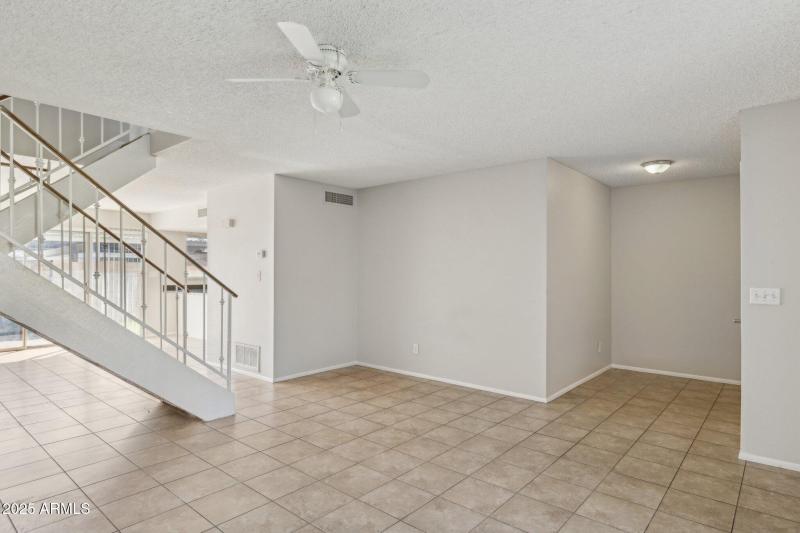 4-web-or-mls-5742-n-43rd-dr