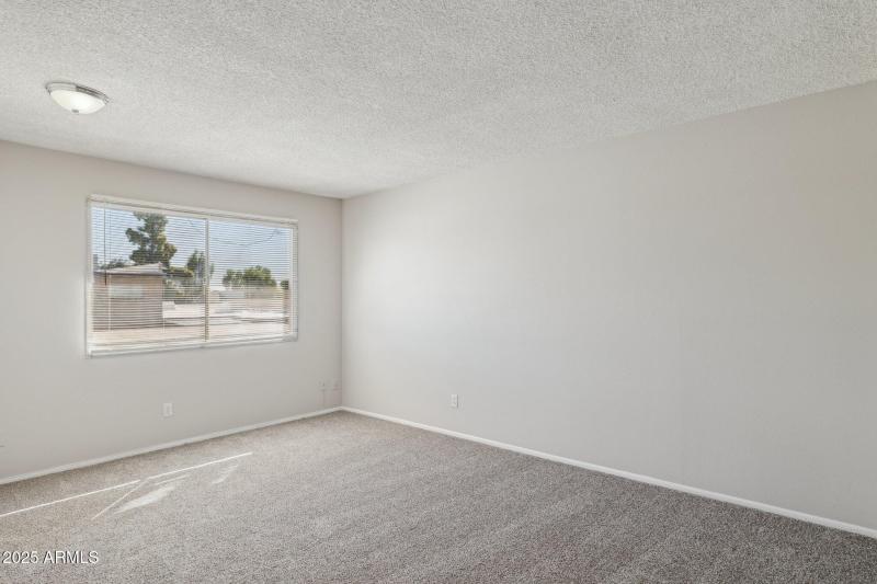 13-web-or-mls-5742-n-43rd-dr