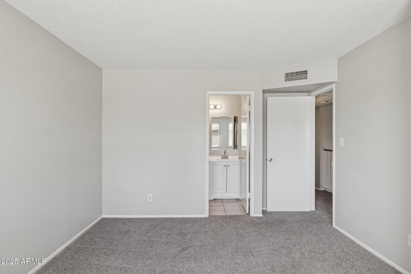 15-web-or-mls-5742-n-43rd-dr