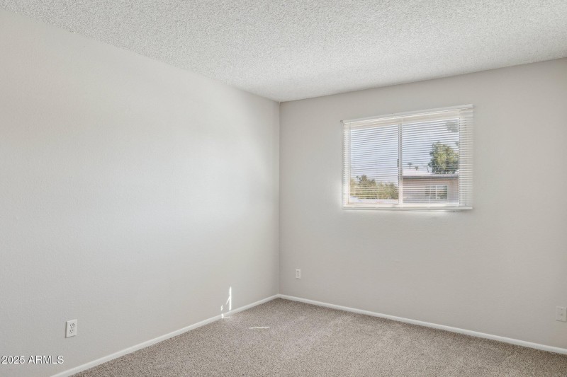 18-web-or-mls-5742-n-43rd-dr