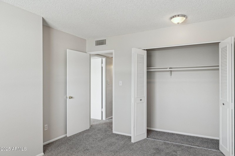 19-web-or-mls-5742-n-43rd-dr