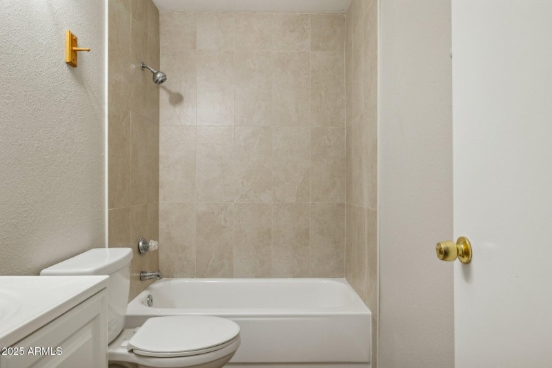 20-web-or-mls-5742-n-43rd-dr