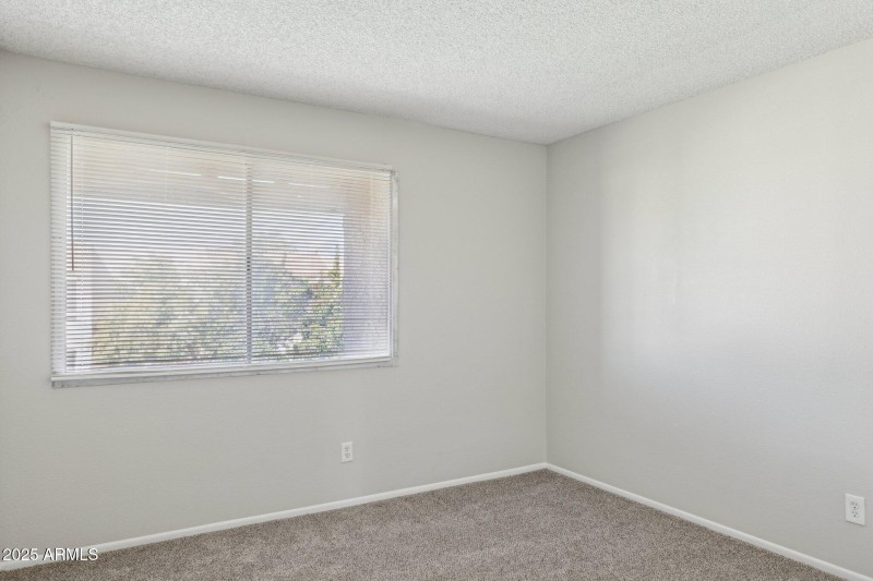 22-web-or-mls-5742-n-43rd-dr