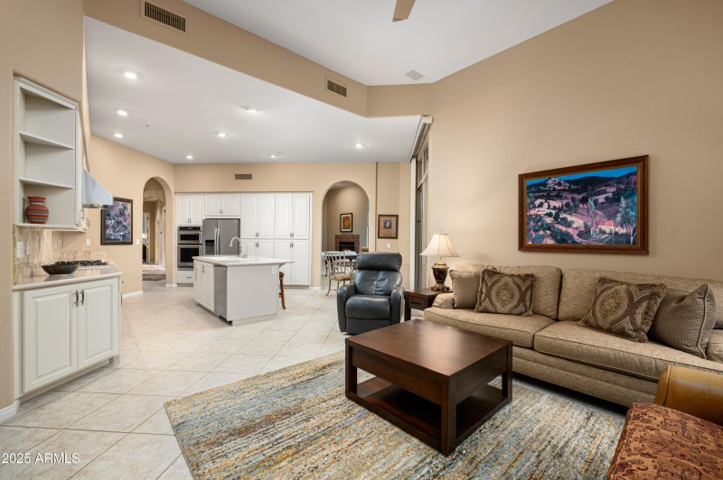 8209EHoverlandRd-17