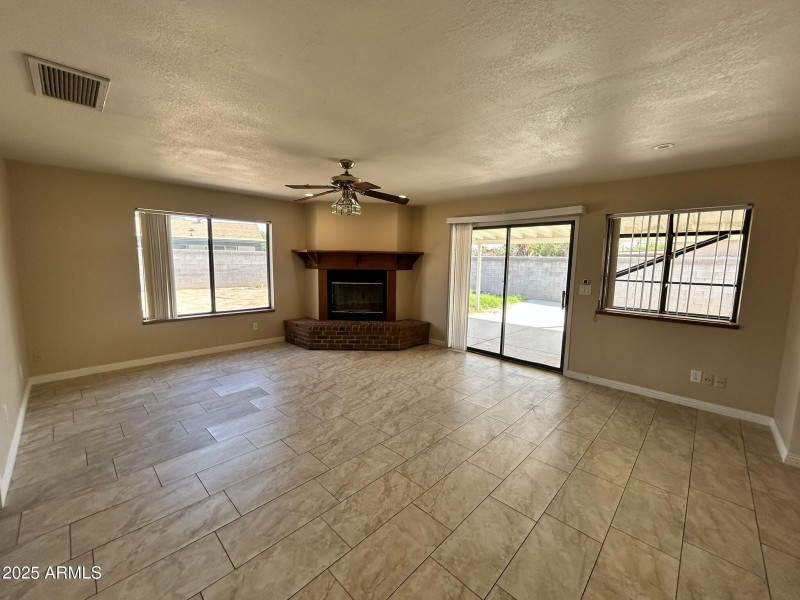 e family room2