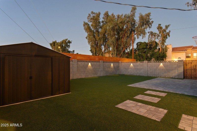 Cultivated privacy around the rear yard