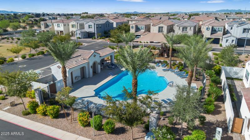 037_56-web-or-mls-dji_0724_543