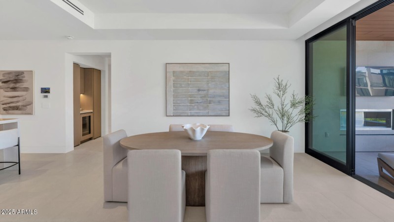 6587 N Palmeraie Blvd-large-022-046-6587