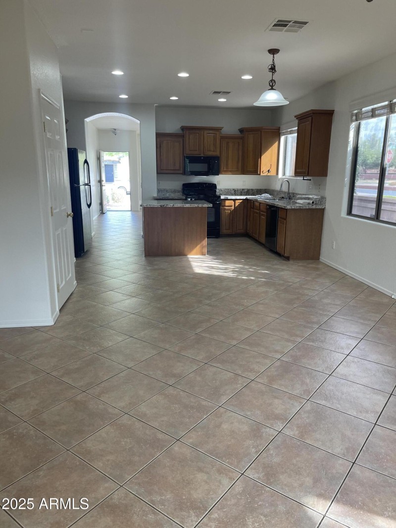 20250927_163704893_iOS