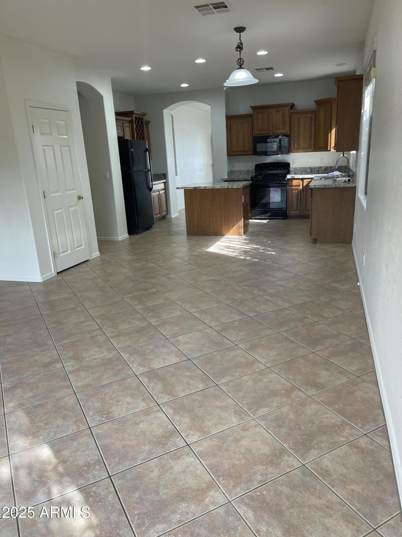 20250927_163709786_iOS