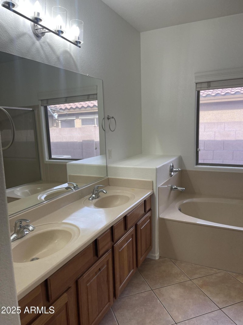 20250927_163827682_iOS