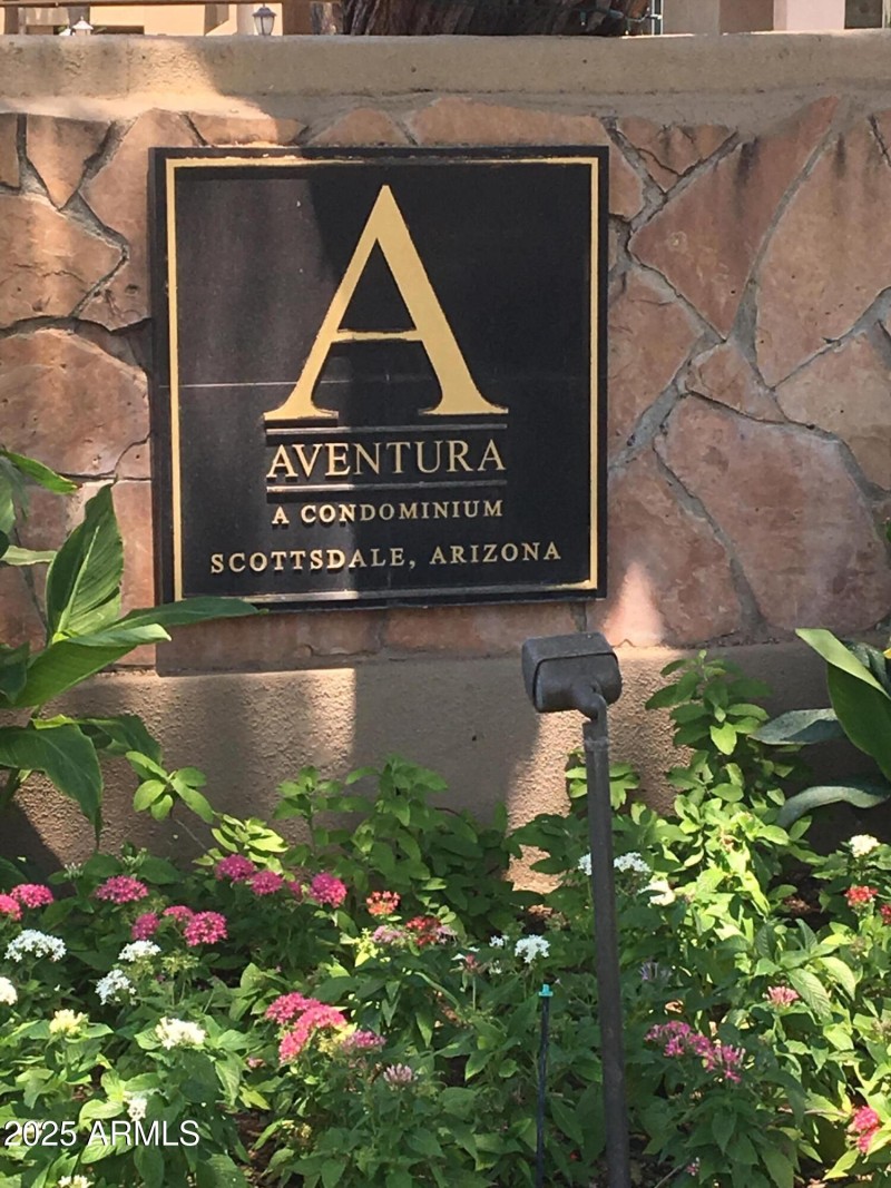 Aventura front sign (1)