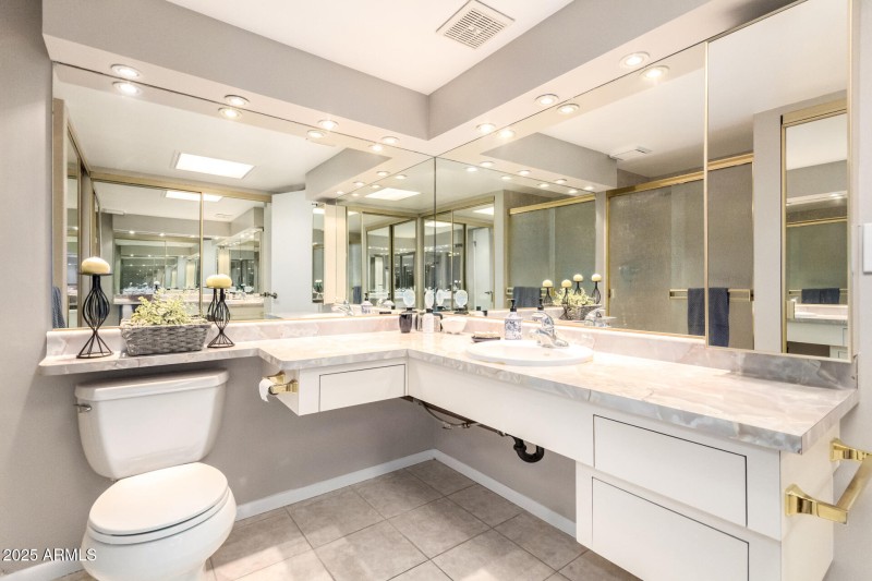 Primary bath with 2 closets