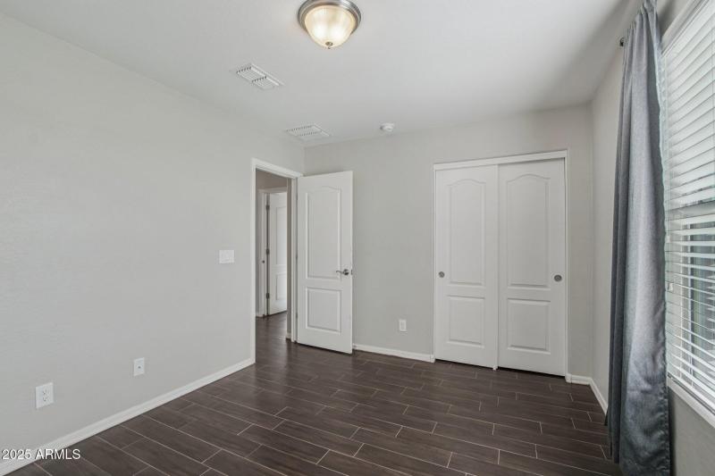 22-web-or-mls-S 35th Pl-S0810-022