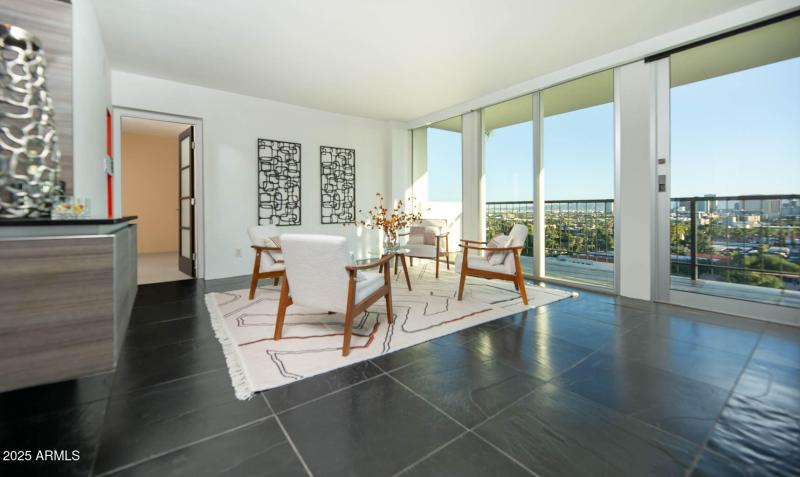 7 Lounge and Conversation Area