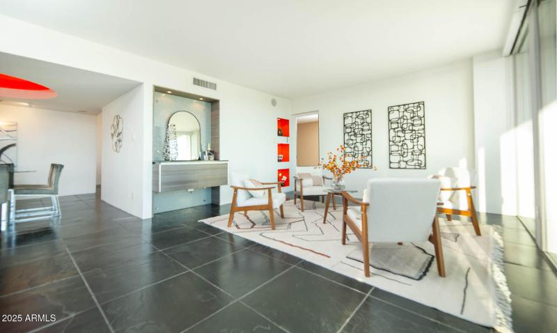 8 Lounge with wet bar