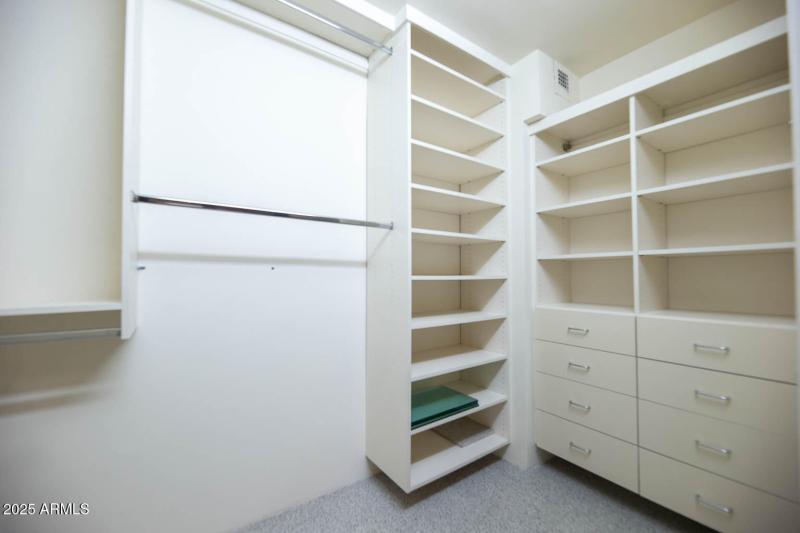 39 Guest Walk In Closet