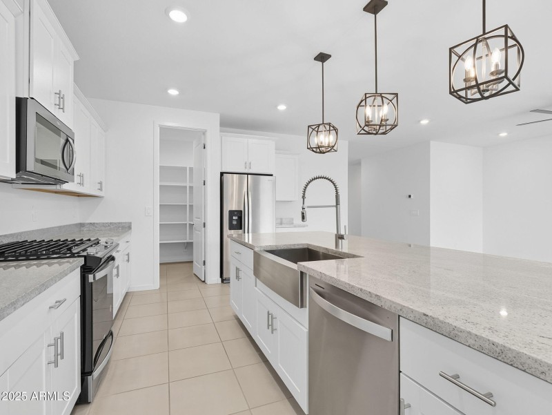 17-web-or-mls-Bee-17