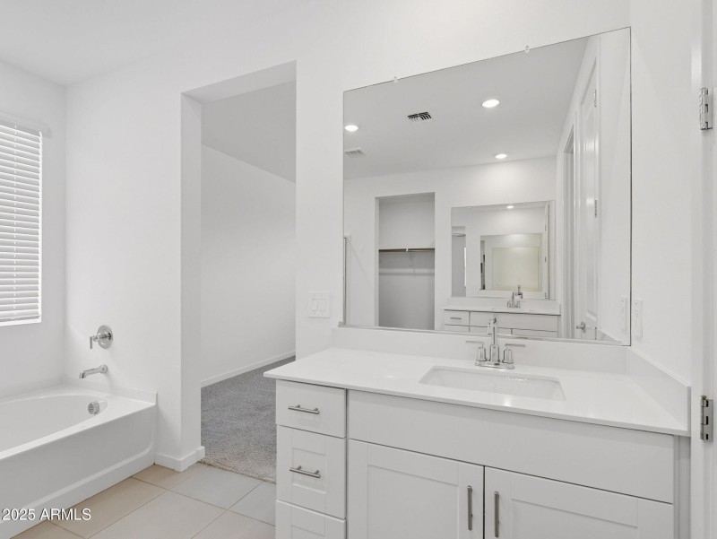 24-web-or-mls-Bee-24