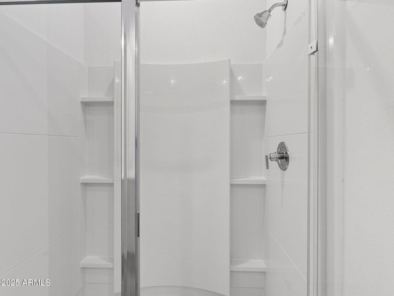 26-web-or-mls-Bee-26