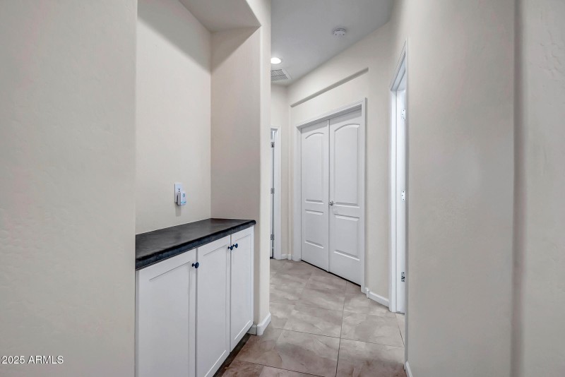 Hall / Den