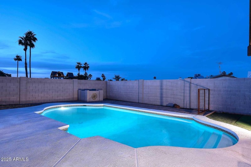 Night-Pool