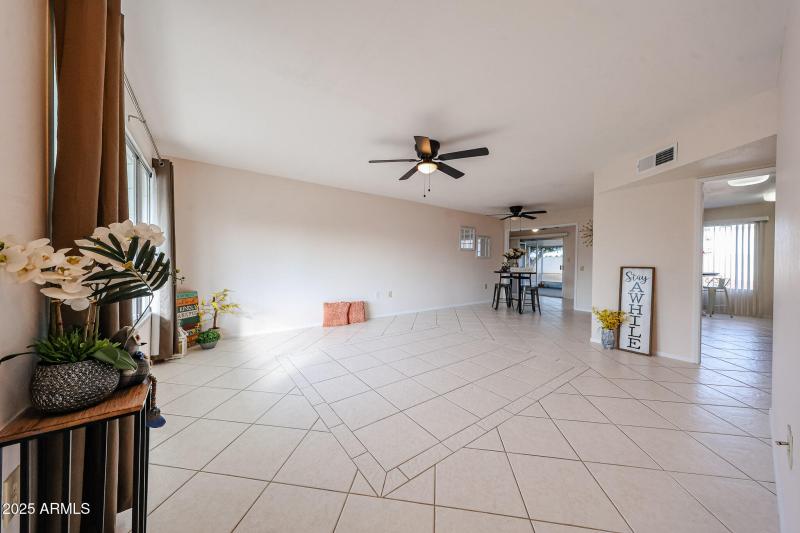 Living Room/Entry