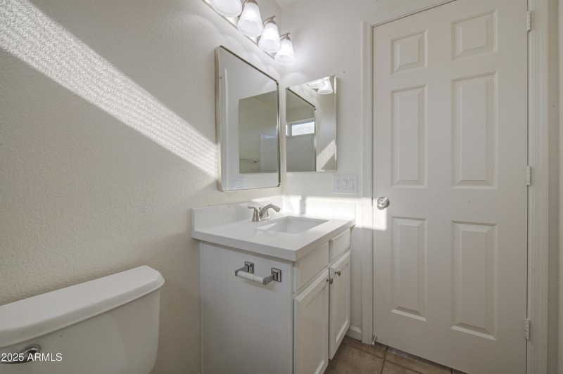 Bathroom 2-pic 3