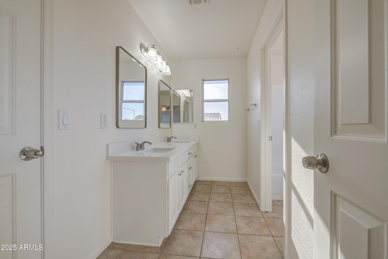 Bathroom 3-pic 1
