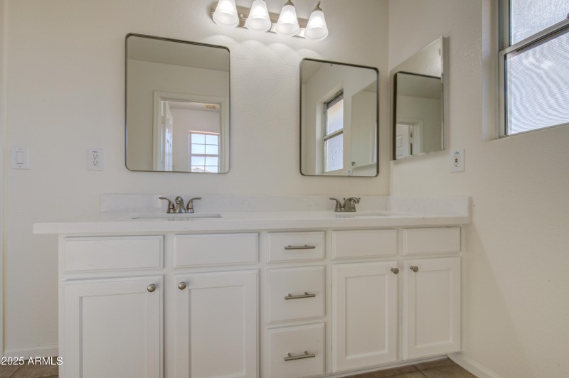 Bathroom 3-pic 3