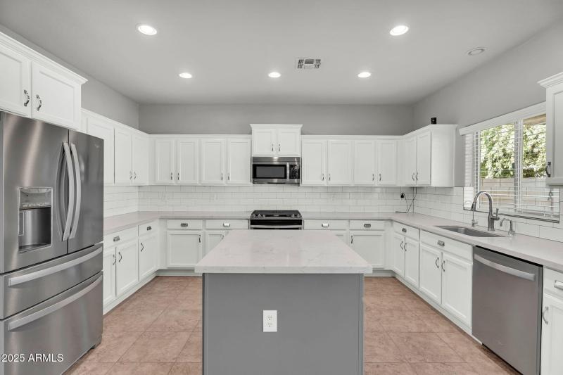 11-web-or-mls-11106 E Serafina Ave-13