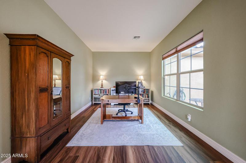 Den/Office/Flex Space