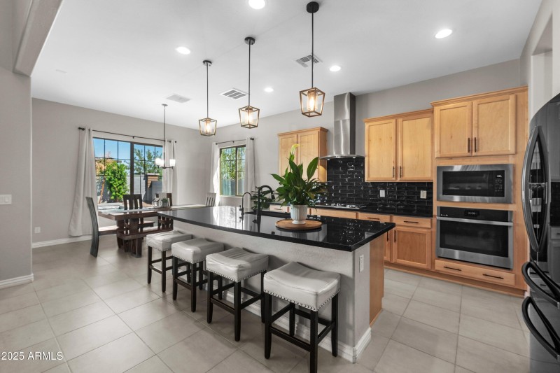 Eat-in Kitchen