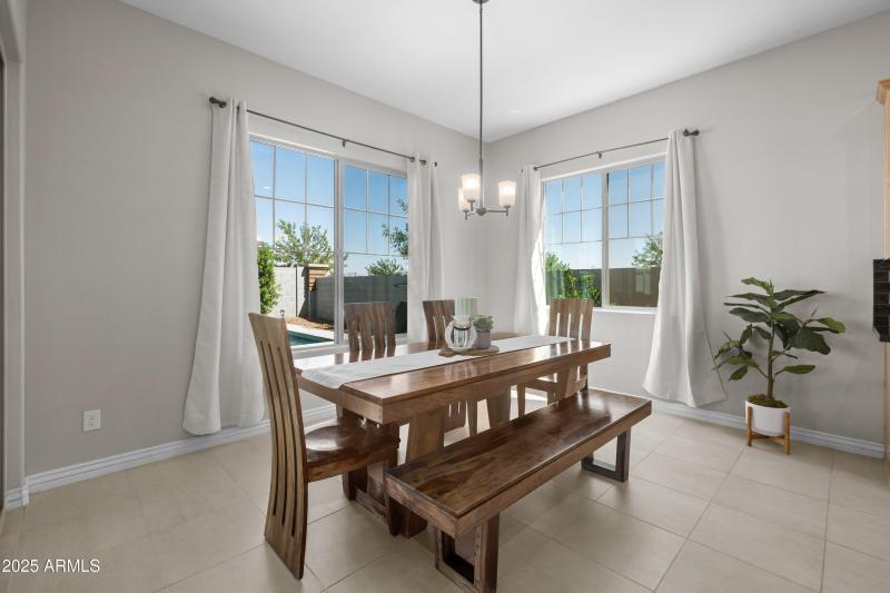 Eat-in Kitchen