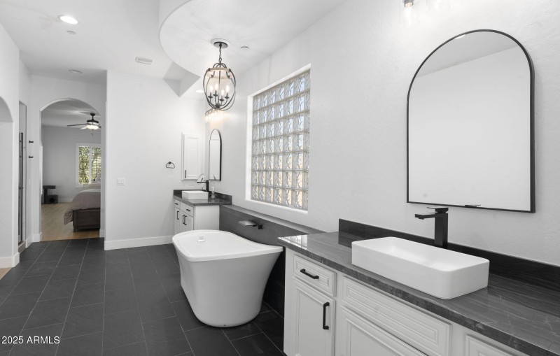 9-web-or-mls-_TMR2340