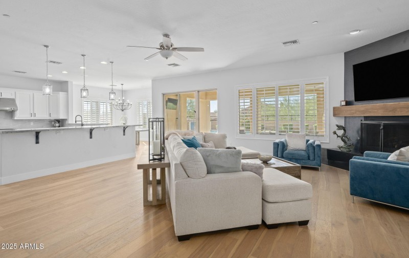 14-web-or-mls-_TMR2432