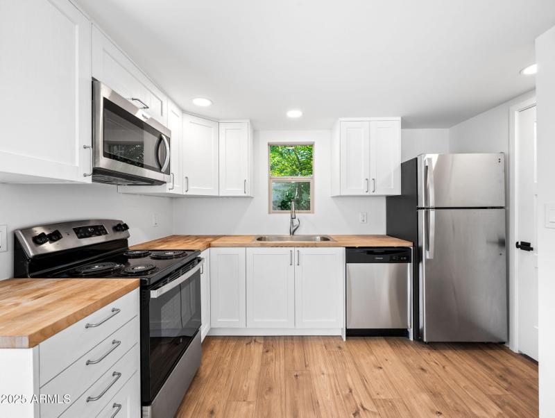 7-web-or-mls-22490 Luna Way-7