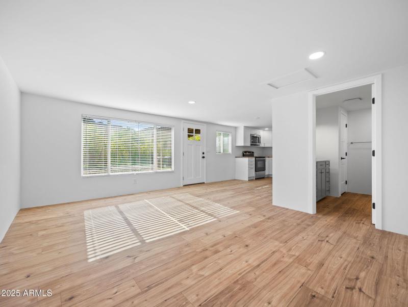 10-web-or-mls-22490 Luna Way-10