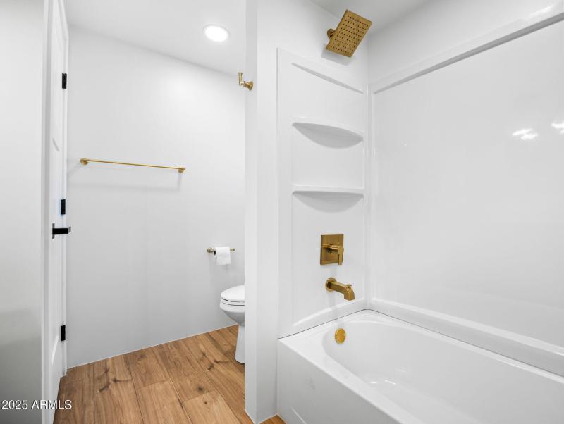 14-web-or-mls-22490 Luna Way-14