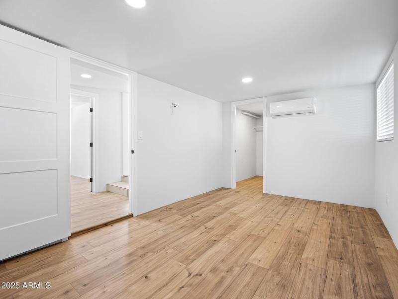 16-web-or-mls-22490 Luna Way-16