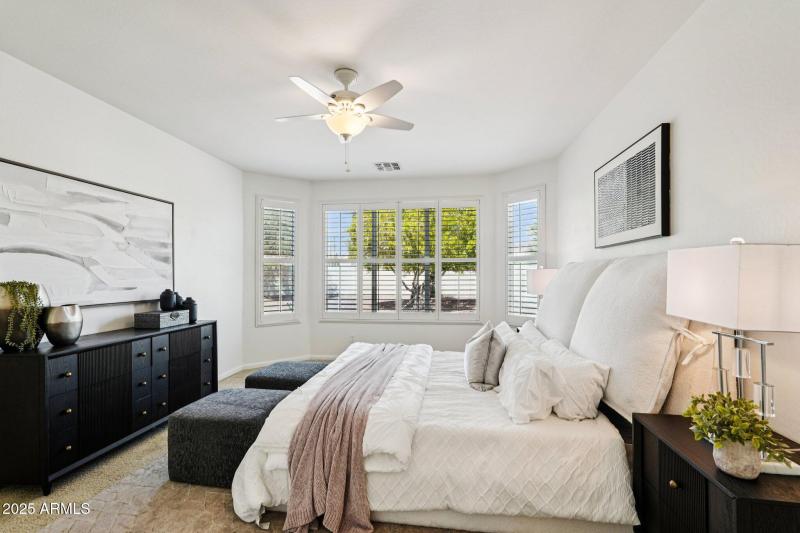 31-web-or-mls-W Almeria Rd-S0910-031