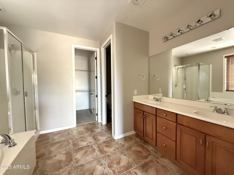 8CC197D1-5094-4E5C-8096-249A9BD9A772