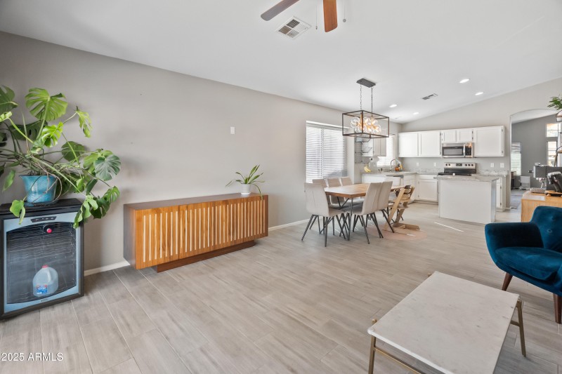 1046 W Tremaine Ave-9