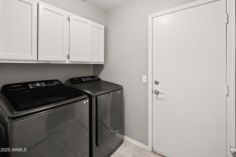 1046 W Tremaine Ave-26