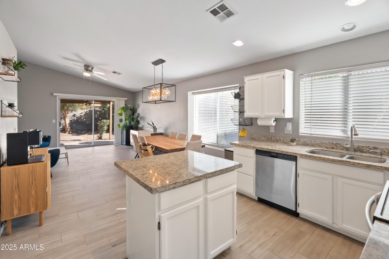 1046 W Tremaine Ave-1