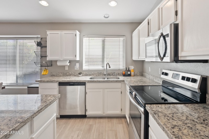1046 W Tremaine Ave-2