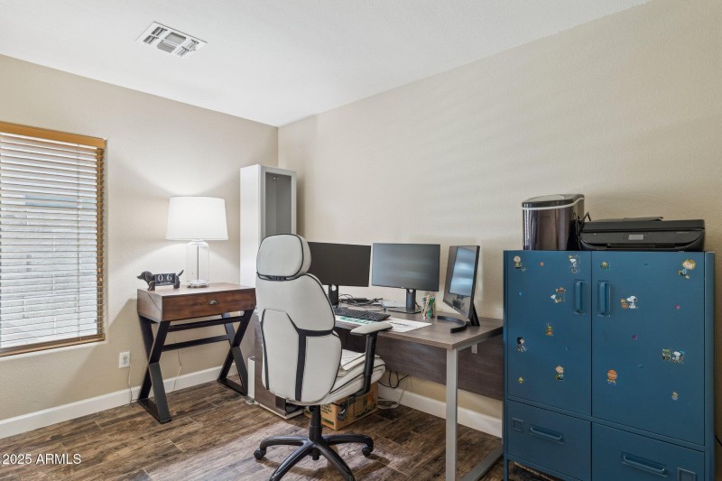 24-web-or-mls-23222-n-22nd-pl