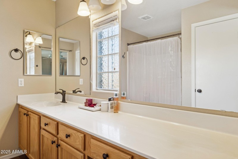 55-web-or-mls-23222-n-22nd-pl